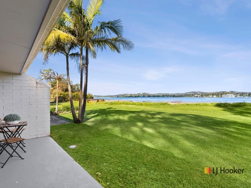 2/83-85 Timbara Crescent Surfside, NSW 2536
